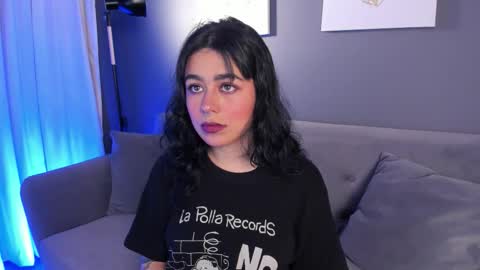 Snapshot of flower_smith_ chatting on 7, 11, 2025 Its a pleasure to meet you. Im Flower. Help me reach 1k. Follow me. online show from 7, 11, 2025