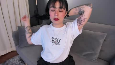 Snapshot of flower_smith_ chatting on 21, 11, 2025 Its a pleasure to meet you. Im Flower. Help me reach 1k. Follow me. online show from 21, 11, 2025