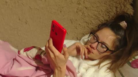 say meow and send tip  online show from 16, 12, 2024