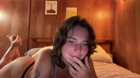 Snapshot of flowergirl448844 chatting on 21, 11, 2025 Flowergirl online show from 21, 11, 2025