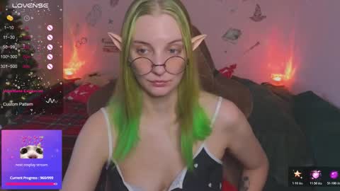 Snapshot of fluffy_muffin3 chatting on 28, 11, 2025 Agatha online show from 28, 11, 2025