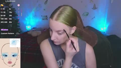 Snapshot of fluffy_muffin3 chatting on 4, 12, 2025 Agatha online show from 4, 12, 2025