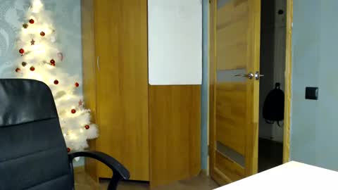 Molli  Ready for any play with you. Hottest show in pvt  Help a student earn big tokens  online show from 21, 1, 2025