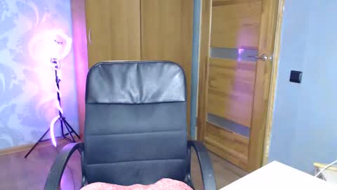 Molli  Ready for any play with you. Hottest show in pvt  Help a student earn big tokens  online show from 18, 2, 2025