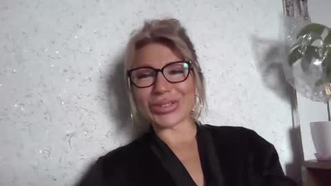 fox_red_lady7 online show from 7, 4, 2026