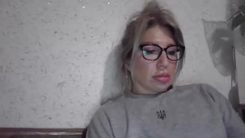 fox_red_lady7 online show from 7, 4, 2026