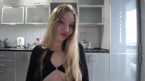 Snapshot of foxxialice chatting on 6, 10, 2025 foxxialice online show from 6, 10, 2025