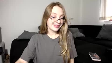 Snapshot of foxxialice chatting on 13, 10, 2025 foxxialice online show from 13, 10, 2025