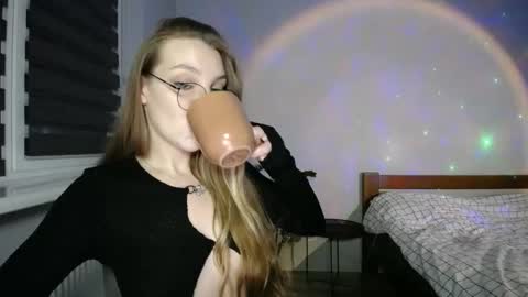 Snapshot of foxxialice chatting on 19, 11, 2025 foxxialice online show from 19, 11, 2025