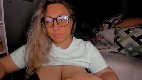 Snapshot of foxxxy__lady chatting on 25, 6, 2026 Kris online show from 25, 6, 2026