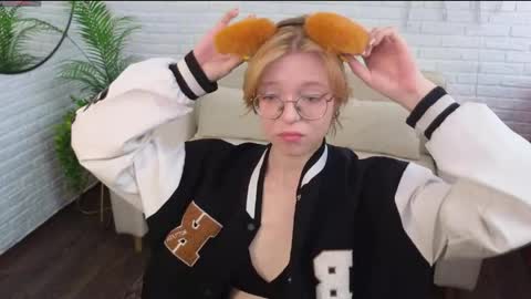 Snapshot of foxxxypolly chatting on 6, 6, 2026 Polly online show from 6, 6, 2026