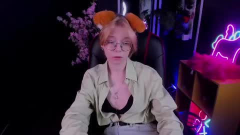 Snapshot of foxxxypolly chatting on 17, 6, 2026 Polly online show from 17, 6, 2026