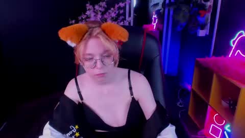 Snapshot of foxxxypolly chatting on 23, 6, 2026 Polly online show from 23, 6, 2026