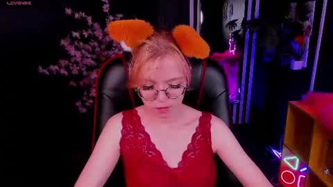 Snapshot of foxxxypolly chatting on 4, 7, 2026 Polly online show from 4, 7, 2026