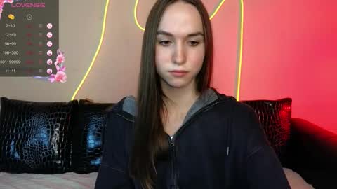 Snapshot of foxxy_girl_ chatting on 10, 9, 2025 andice online show from 10, 9, 2025