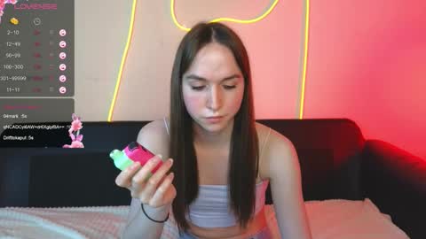 Snapshot of foxxy_girl_ chatting on 11, 9, 2025 andice online show from 11, 9, 2025