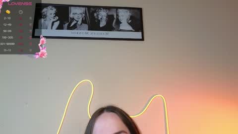 Snapshot of foxxy_girl_ chatting on 14, 9, 2025 andice online show from 14, 9, 2025