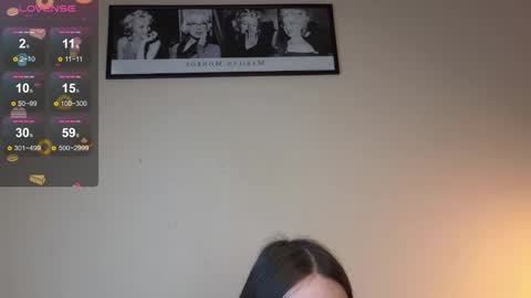 Snapshot of foxxy_girl_ chatting on 28, 9, 2025 andice online show from 28, 9, 2025