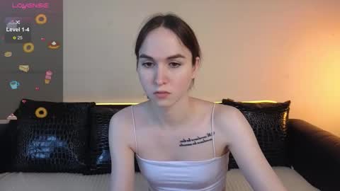 Snapshot of foxxy_girl_ chatting on 30, 9, 2025 andice online show from 30, 9, 2025
