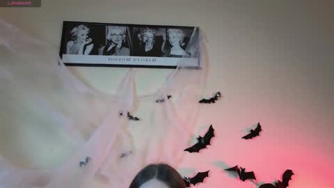 Snapshot of foxxy_girl_ chatting on 22, 10, 2025 andice online show from 22, 10, 2025