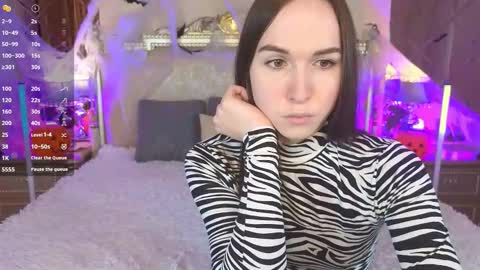 Snapshot of foxxy_girl_ chatting on 30, 10, 2025 andice online show from 30, 10, 2025