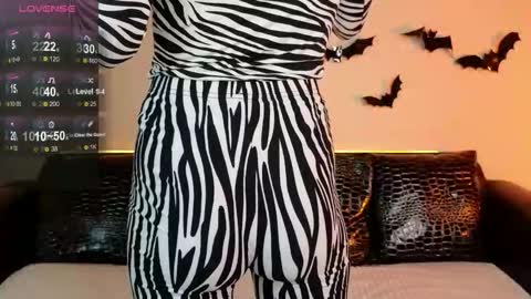 Snapshot of foxxy_girl_ chatting on 5, 11, 2025 andice online show from 5, 11, 2025