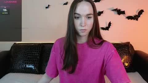 Snapshot of foxxy_girl_ chatting on 6, 11, 2025 andice online show from 6, 11, 2025