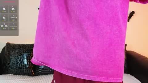 Snapshot of foxxy_girl_ chatting on 12, 11, 2025 andice online show from 12, 11, 2025