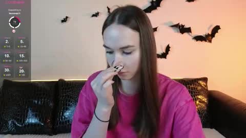 Snapshot of foxxy_girl_ chatting on 13, 11, 2025 andice online show from 13, 11, 2025