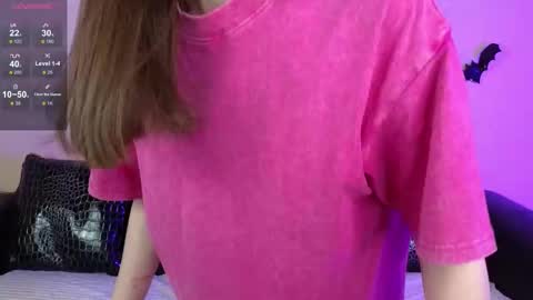 Snapshot of foxxy_girl_ chatting on 14, 11, 2025 andice online show from 14, 11, 2025