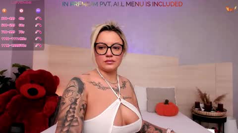 Snapshot of foxxyclarise chatting on 14, 11, 2025 Clarise online show from 14, 11, 2025