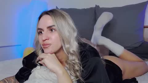 Foxy Kimmi online show from 3, 12, 2025