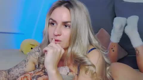 Snapshot of foxy_kimmi chatting on 18, 6, 2026 Foxy Kimmi online show from 18, 6, 2026
