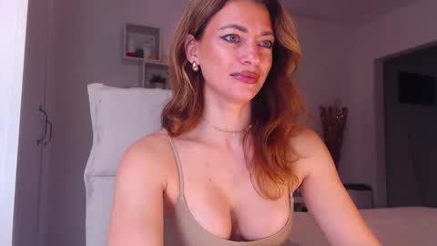 Adela - Single mom. 40 y online show from 21, 11, 2025