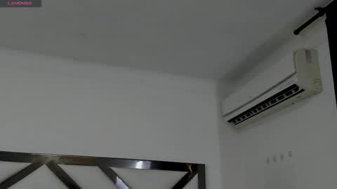 Snapshot of foxyhillx chatting on 23, 11, 2025 foxyhillx online show from 23, 11, 2025