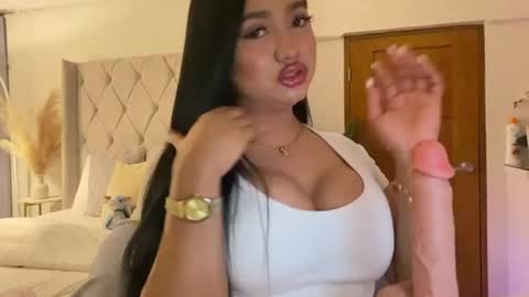 Snapshot of foxyluscious chatting on 6, 1, 2025 Ms Celeste Anne online show from 6, 1, 2025