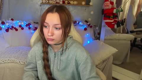 Snapshot of foxymayy chatting on 14, 12, 2025 Maya online show from 14, 12, 2025