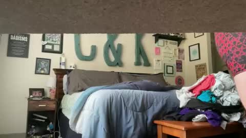 Snapshot of fp004 chatting on 4, 12, 2025 fp004 online show from 4, 12, 2025