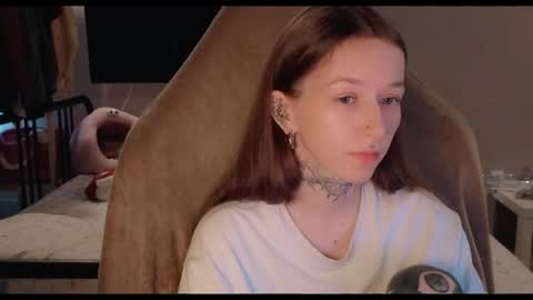 Snapshot of fran_bow chatting on 9, 5, 2026 fran_bow online show from 9, 5, 2026