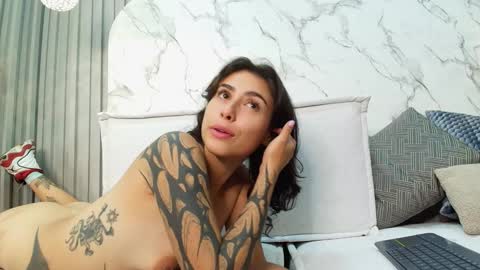 franchesca_de_luca online show from 4, 1, 2025