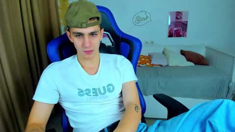 Snapshot of frank_mooree chatting on 31, 10, 2025 Frank online show from 31, 10, 2025