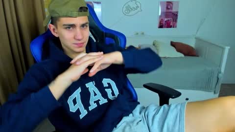 Snapshot of frank_mooree chatting on 5, 11, 2025 Frank online show from 5, 11, 2025