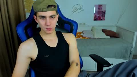 Snapshot of frank_mooree chatting on 11, 11, 2025 Frank online show from 11, 11, 2025