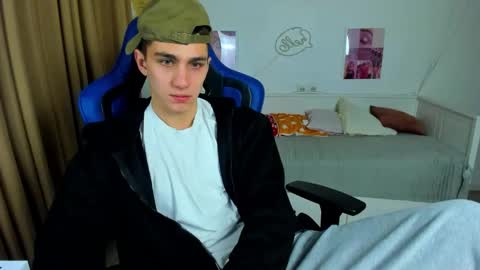 Snapshot of frank_mooree chatting on 15, 11, 2025 Frank online show from 15, 11, 2025