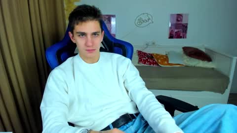 Snapshot of frank_mooree chatting on 25, 11, 2025 Frank online show from 25, 11, 2025