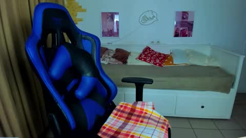 Snapshot of frank_mooree chatting on 2, 12, 2025 Frank online show from 2, 12, 2025