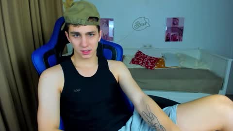 Snapshot of frank_mooree chatting on 3, 12, 2025 Frank online show from 3, 12, 2025