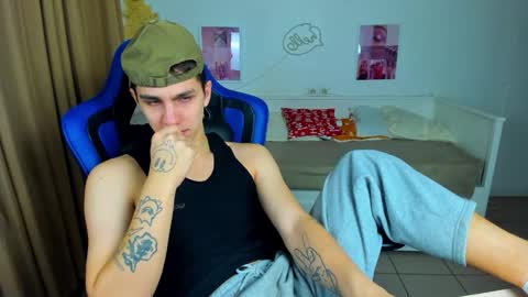 Snapshot of frank_mooree chatting on 5, 12, 2025 Frank online show from 5, 12, 2025