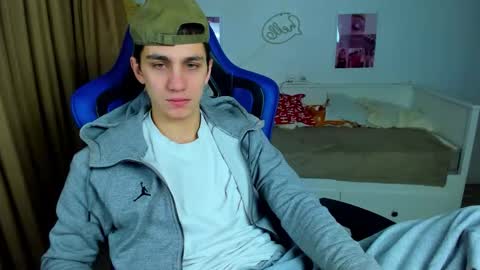 Snapshot of frank_mooree chatting on 18, 12, 2025 Frank online show from 18, 12, 2025