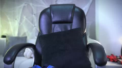 Frank Farrell. Hey remember to give me a thumbs up Ty online show from 3, 11, 2025